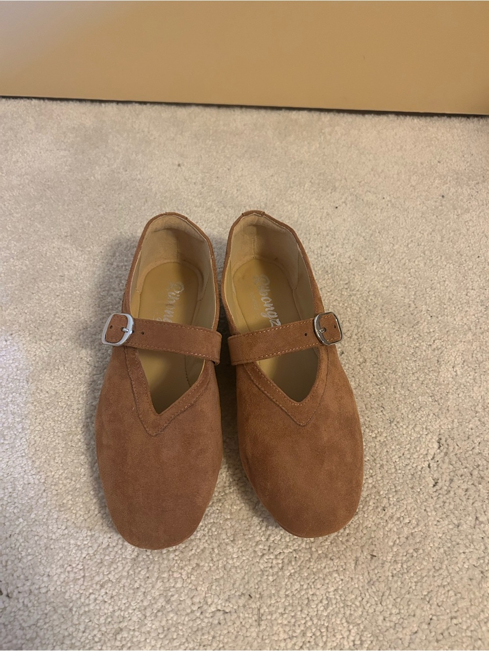 Women’s Suede Ballet Flats in Tan size 6